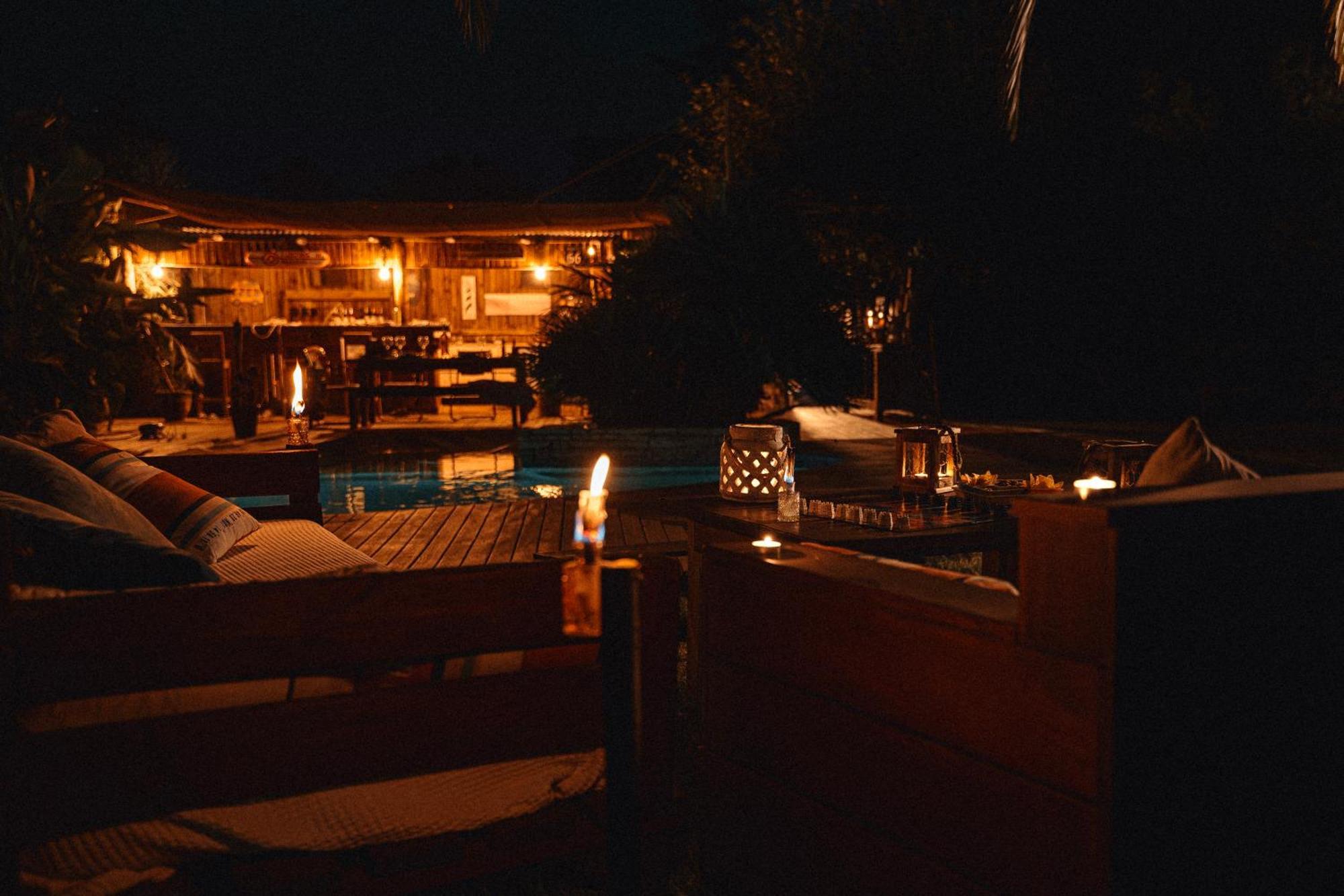 Yourte Jardin Exotique Piscine